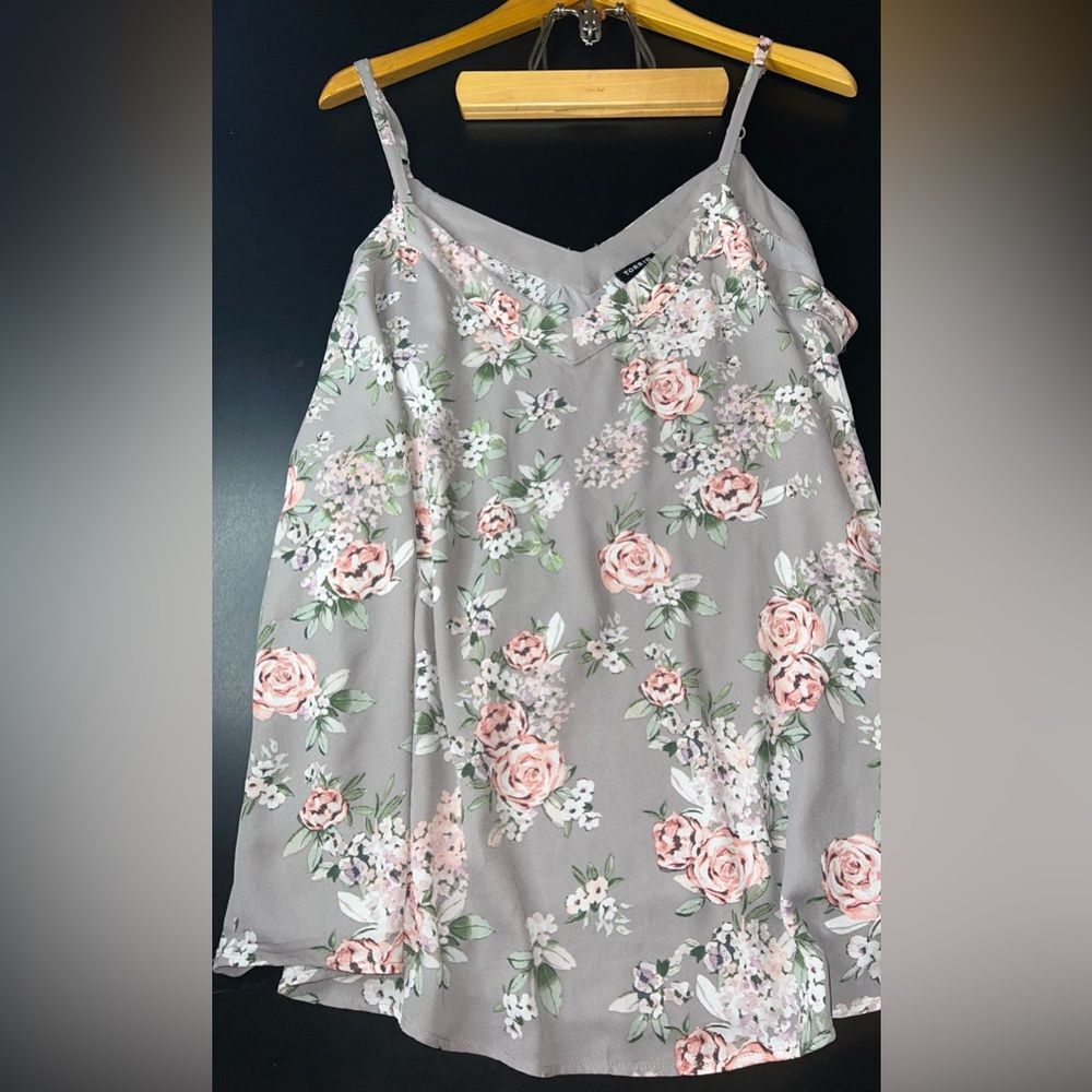 TORRID Grey Floral Swing Cami With Tie Back V neck adjustable Straps Size 2 EUC
